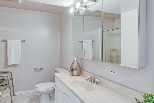 1094 Vista Drive, Gurnee, IL 60031