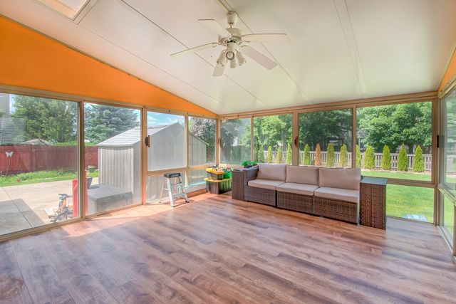 1094 Vista Drive, Gurnee, IL 60031