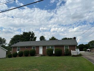 927 Kenwood Dr, Clarksville, TN 37043