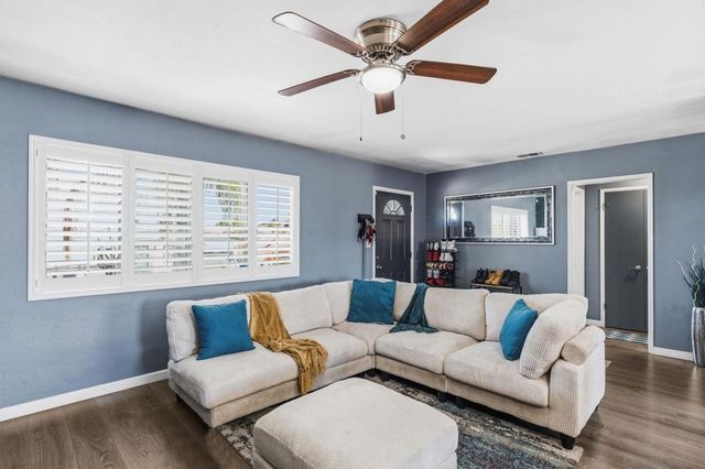 5567 Las Alturas Ter, San Diego, CA 92114