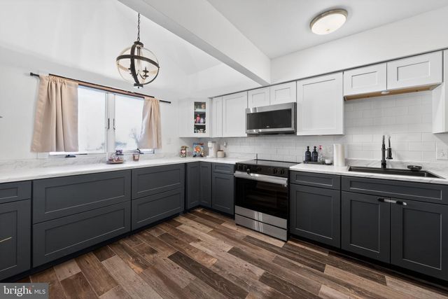 545 BERKSHIRE DR, Williamstown, NJ 08094