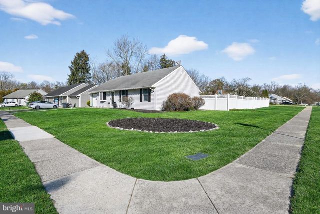 545 BERKSHIRE DR, Williamstown, NJ 08094