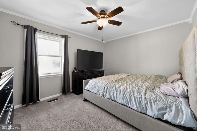 545 BERKSHIRE DR, Williamstown, NJ 08094