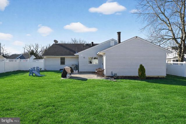 545 BERKSHIRE DR, Williamstown, NJ 08094