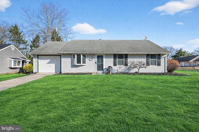 545 BERKSHIRE DR, Williamstown, NJ 08094