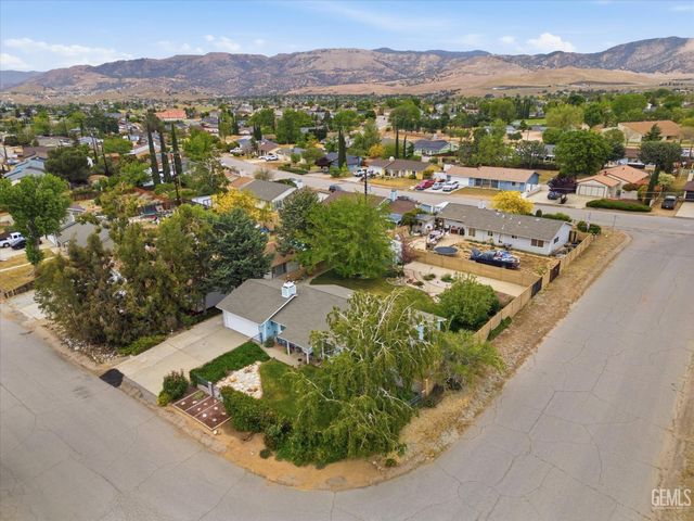 21230 MIssion Street, Tehachapi, CA 93561