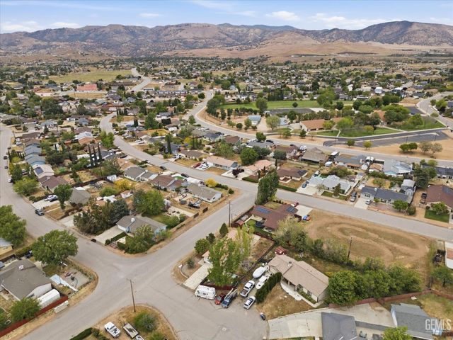 21230 MIssion Street, Tehachapi, CA 93561