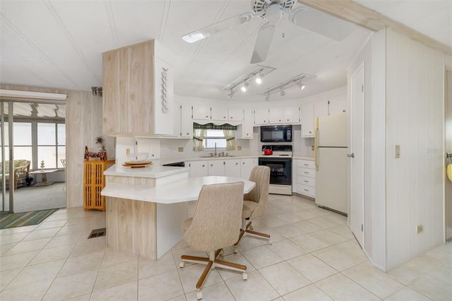 5619 BAYSHORE ROAD 421, Palmetto, FL 34221