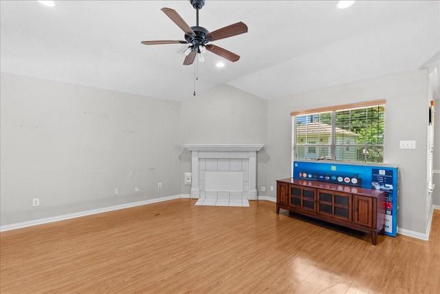 607 Sharondoah Drive, Highlands, TX 77562