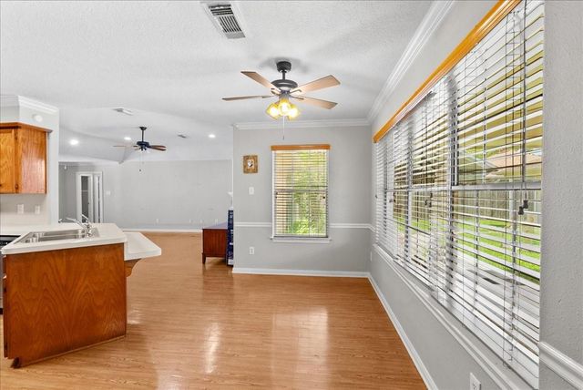 607 Sharondoah Drive, Highlands, TX 77562