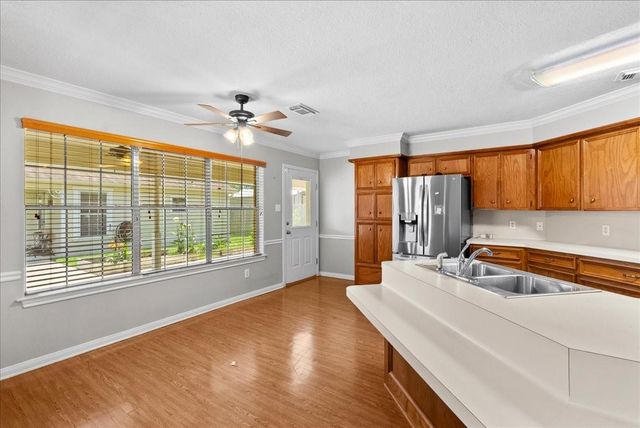 607 Sharondoah Drive, Highlands, TX 77562
