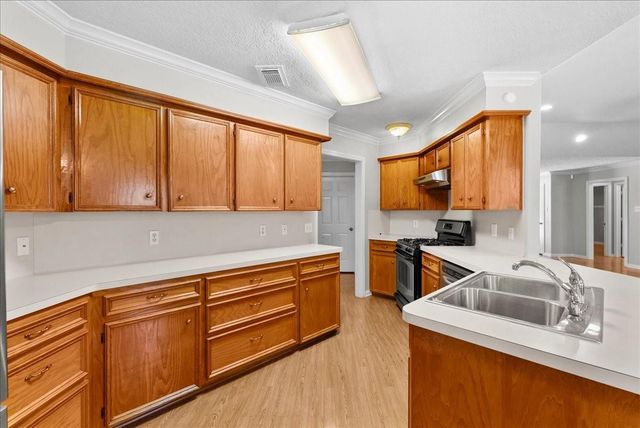 607 Sharondoah Drive, Highlands, TX 77562