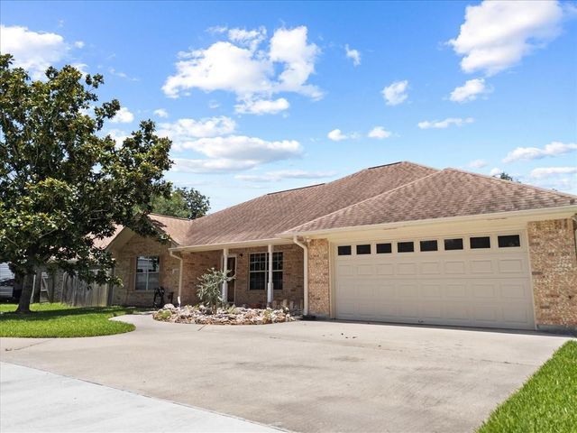 607 Sharondoah Drive, Highlands, TX 77562