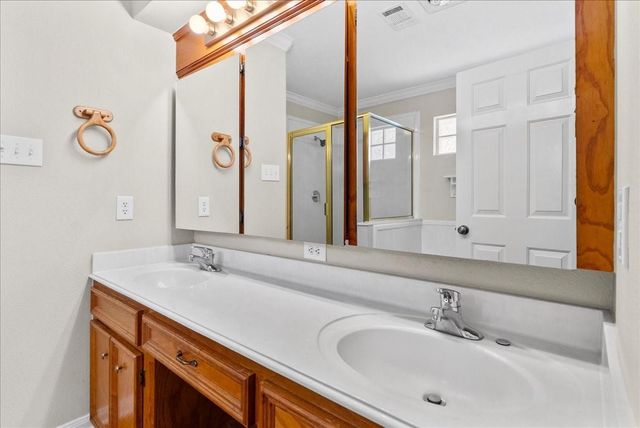 607 Sharondoah Drive, Highlands, TX 77562