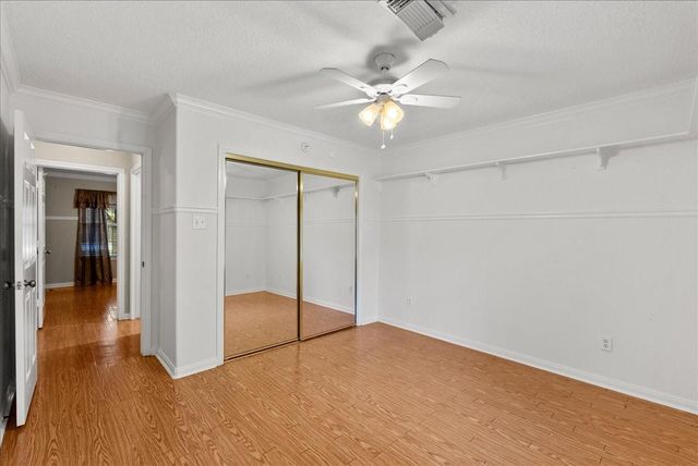 607 Sharondoah Drive, Highlands, TX 77562