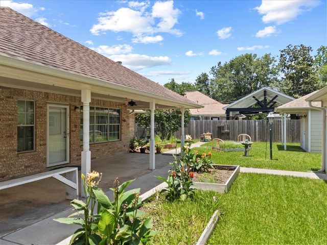 607 Sharondoah Drive, Highlands, TX 77562