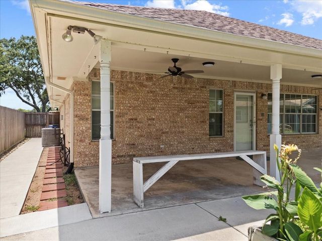 607 Sharondoah Drive, Highlands, TX 77562
