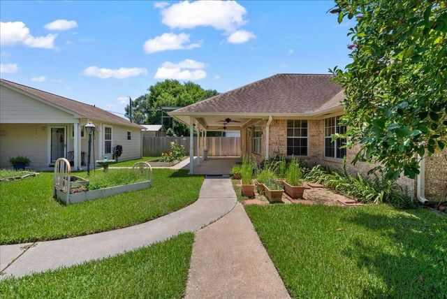607 Sharondoah Drive, Highlands, TX 77562