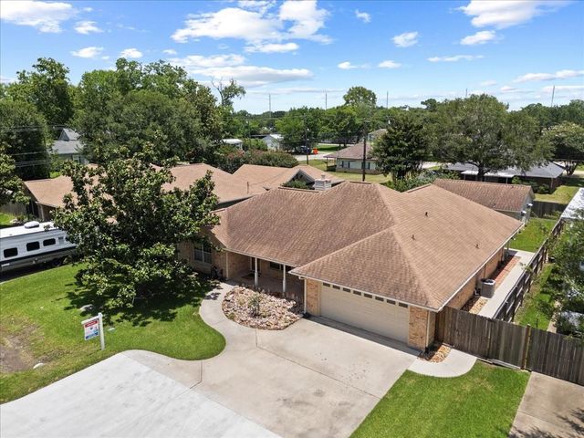 607 Sharondoah Drive, Highlands, TX 77562