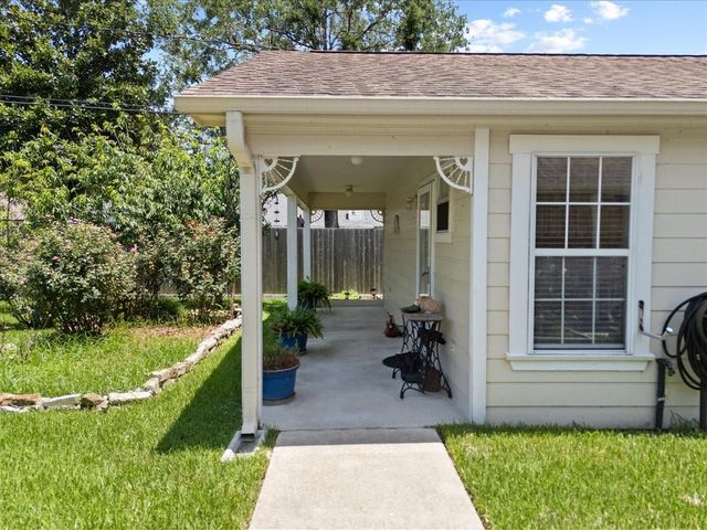 607 Sharondoah Drive, Highlands, TX 77562