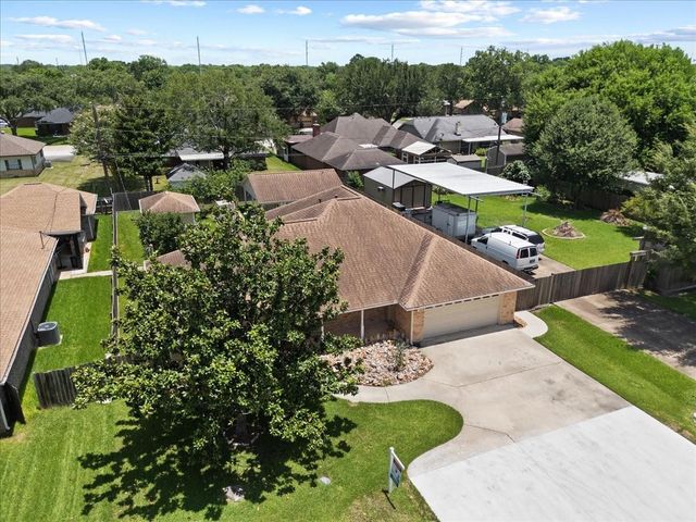 607 Sharondoah Drive, Highlands, TX 77562