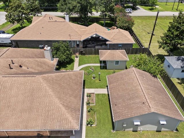 607 Sharondoah Drive, Highlands, TX 77562