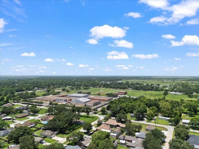 607 Sharondoah Drive, Highlands, TX 77562