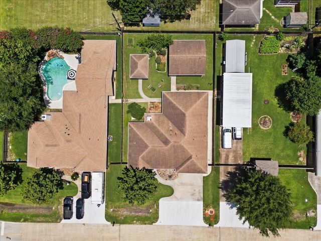 607 Sharondoah Drive, Highlands, TX 77562