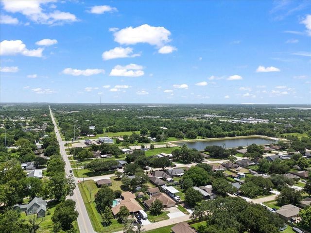 607 Sharondoah Drive, Highlands, TX 77562