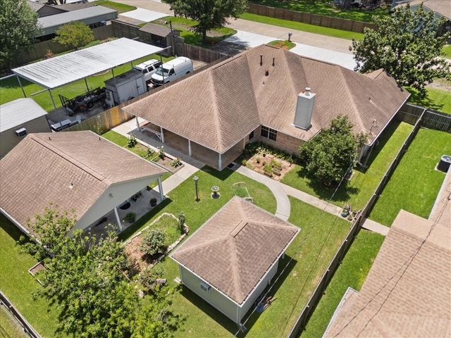 607 Sharondoah Drive, Highlands, TX 77562