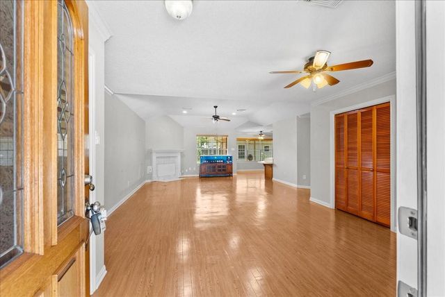 607 Sharondoah Drive, Highlands, TX 77562