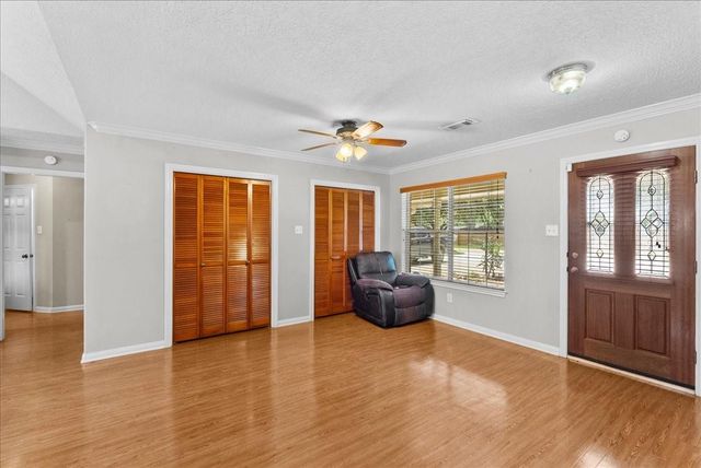 607 Sharondoah Drive, Highlands, TX 77562