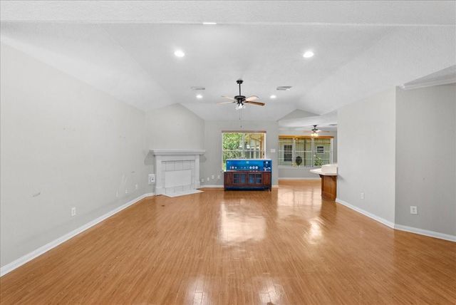 607 Sharondoah Drive, Highlands, TX 77562