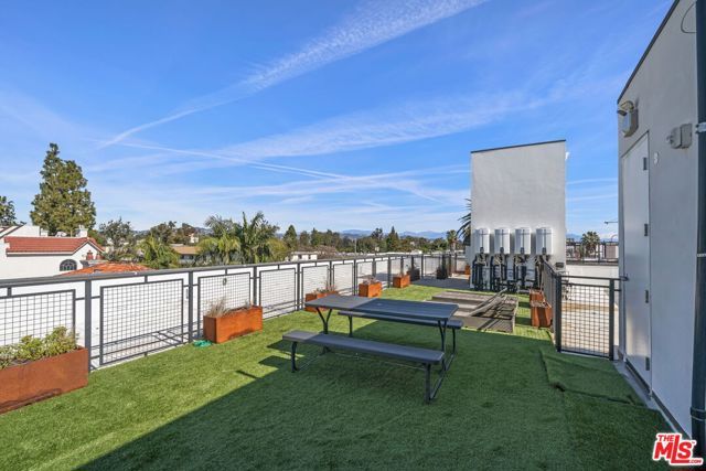 3755 S Canfield Avenue 302, Los Angeles, CA 90034