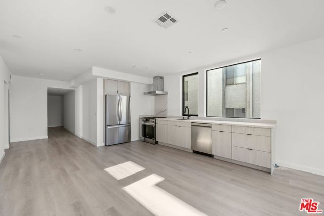 3755 S Canfield Avenue 302, Los Angeles, CA 90034