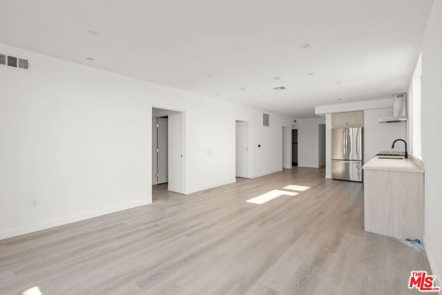 3755 S Canfield Avenue 302, Los Angeles, CA 90034