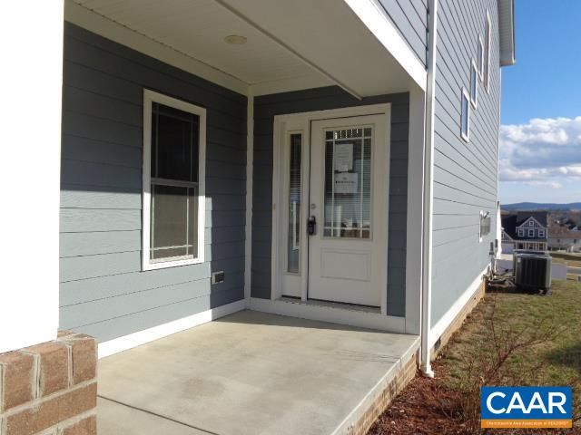 208 WINDSOR DR, Fishersville, VA 22939