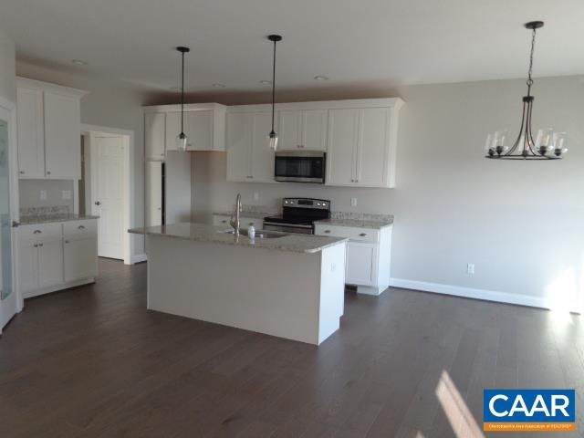 208 WINDSOR DR, Fishersville, VA 22939