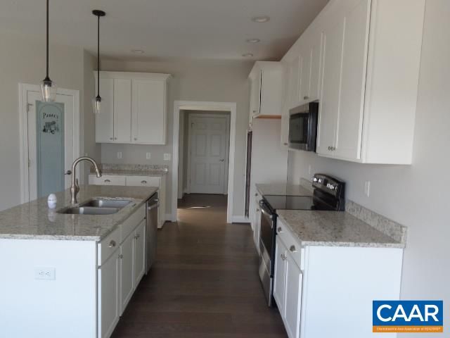 208 WINDSOR DR, Fishersville, VA 22939