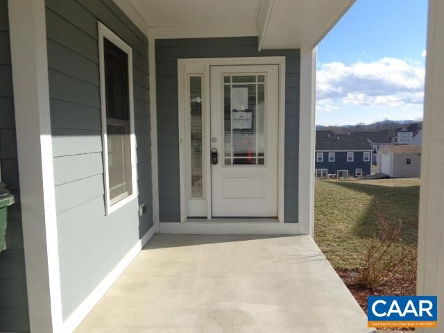 208 WINDSOR DR, Fishersville, VA 22939