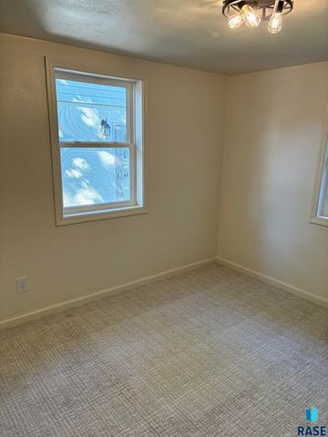 600 S Thompson Ave Avenue, Sioux Falls, SD 57103