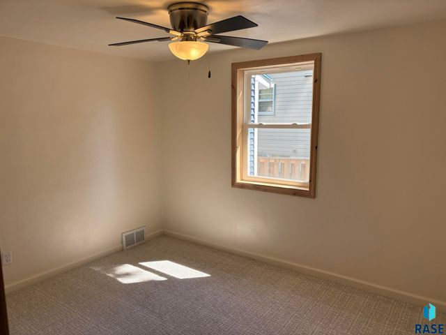 600 S Thompson Ave Avenue, Sioux Falls, SD 57103