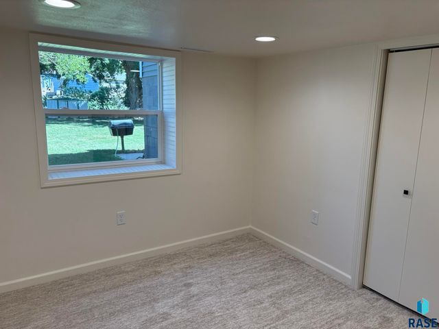 600 S Thompson Ave Avenue, Sioux Falls, SD 57103