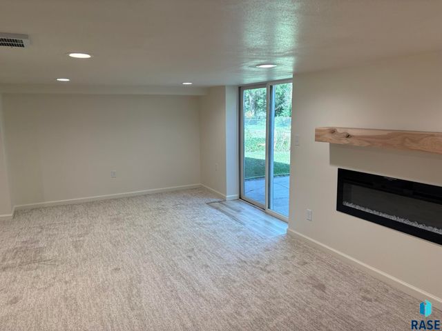 600 S Thompson Ave Avenue, Sioux Falls, SD 57103