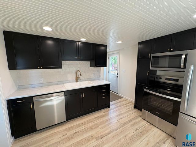 600 S Thompson Ave Avenue, Sioux Falls, SD 57103