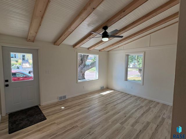 600 S Thompson Ave Avenue, Sioux Falls, SD 57103