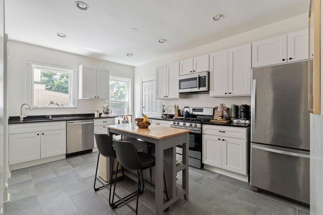 39 Mellen St A, Boston, MA 02124