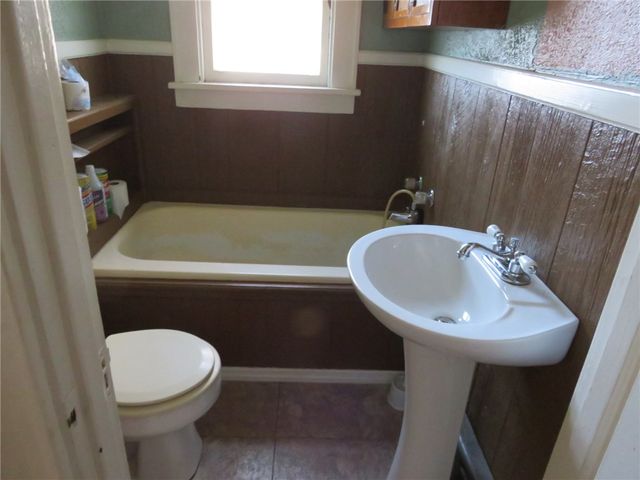 20 Beech St, Leetsdale, PA 15003