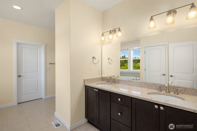 9121 Jacobia Avenue SE, Snoqualmie, WA 98065