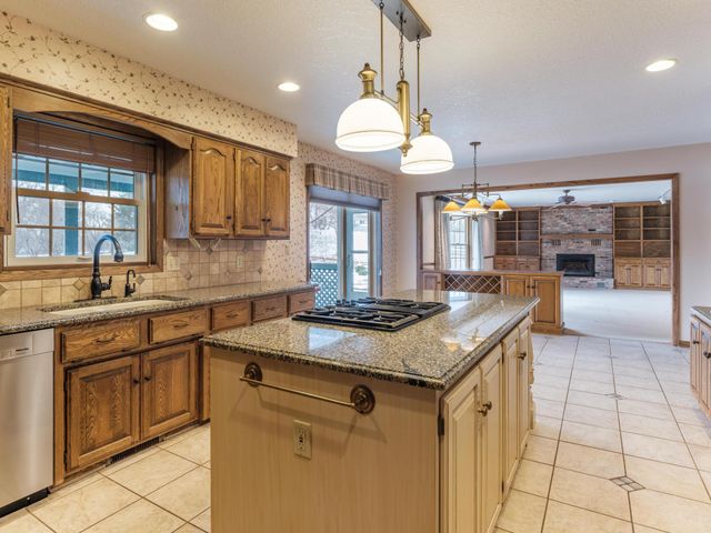 2020 16th Street NE, Rochester, MN 55906